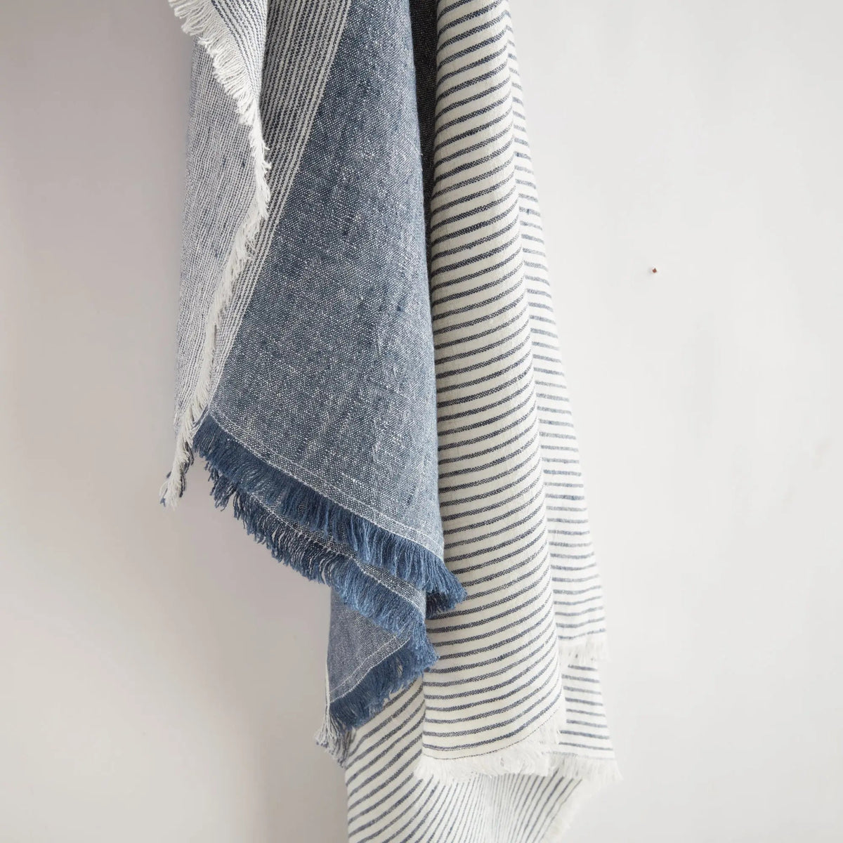 Leon European Linen Throw – Navy & Ivory Woven Indoor Blanket