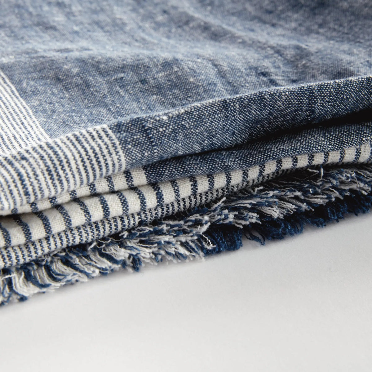 Leon European Linen Throw – Navy & Ivory Woven Indoor Blanket