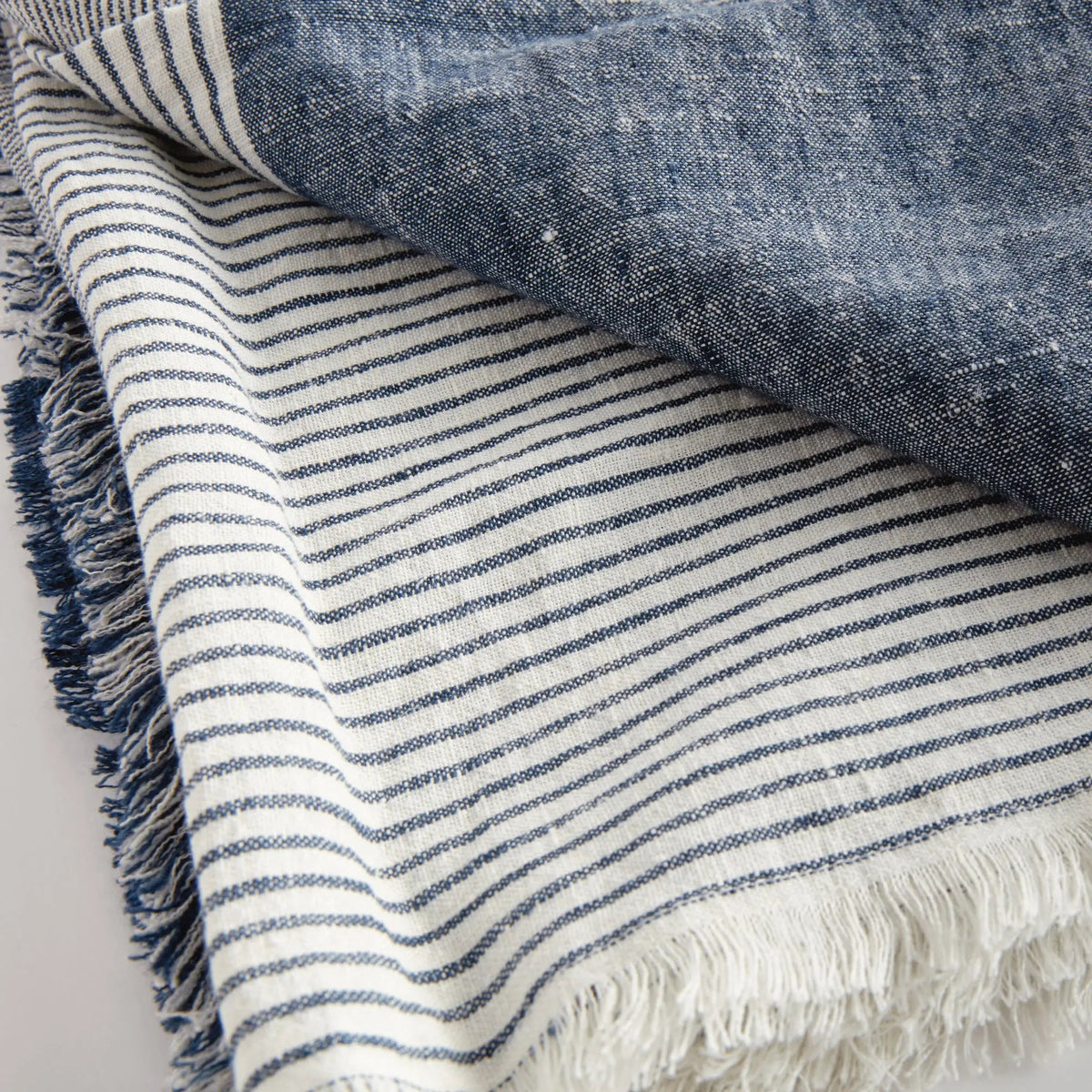 Leon European Linen Throw – Navy & Ivory Woven Indoor Blanket