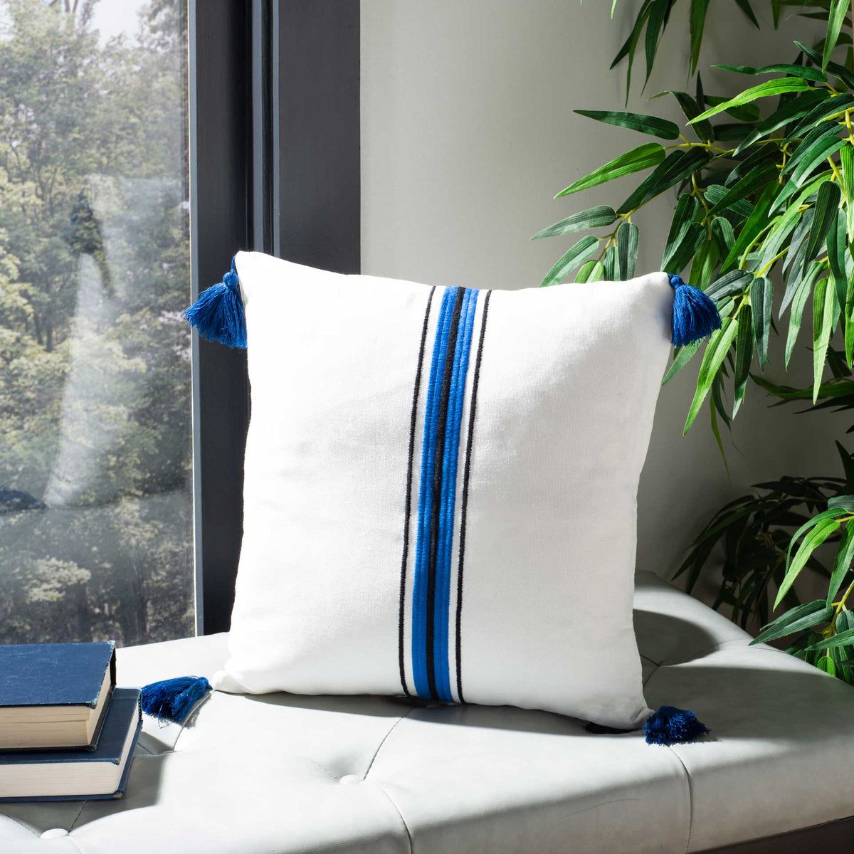 Orleans Pillow White/Navy