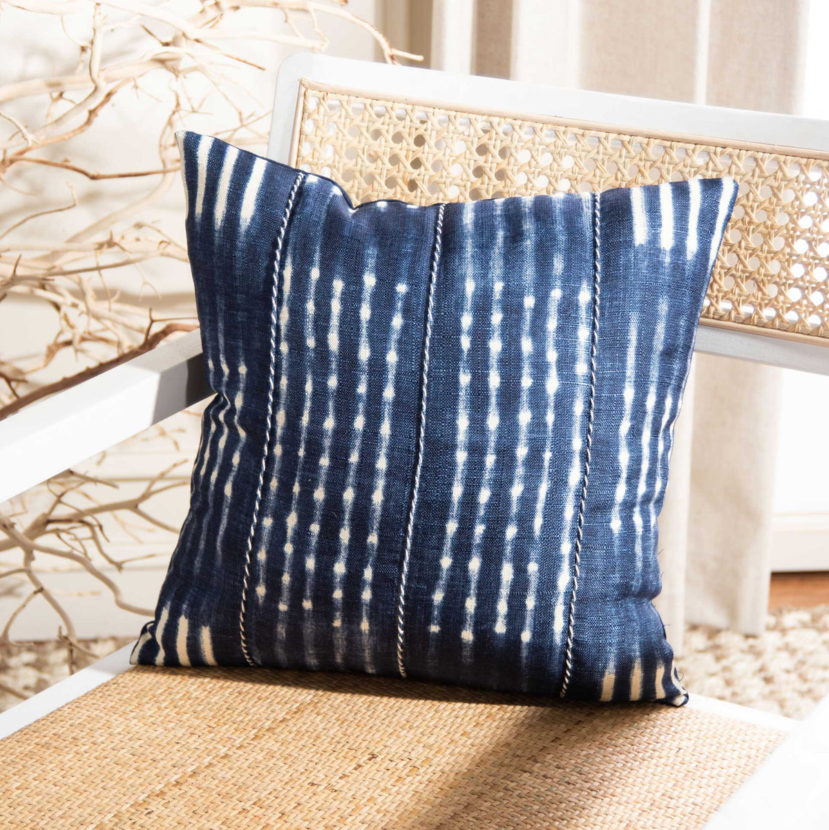 Laurel Pillow Blue/Cream